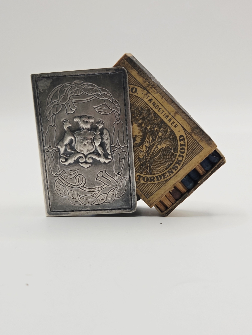 Vtg Silver 900 Fine Pictorial Everyday Life Match Holder With Vintage Matches - Picture 8 of 15